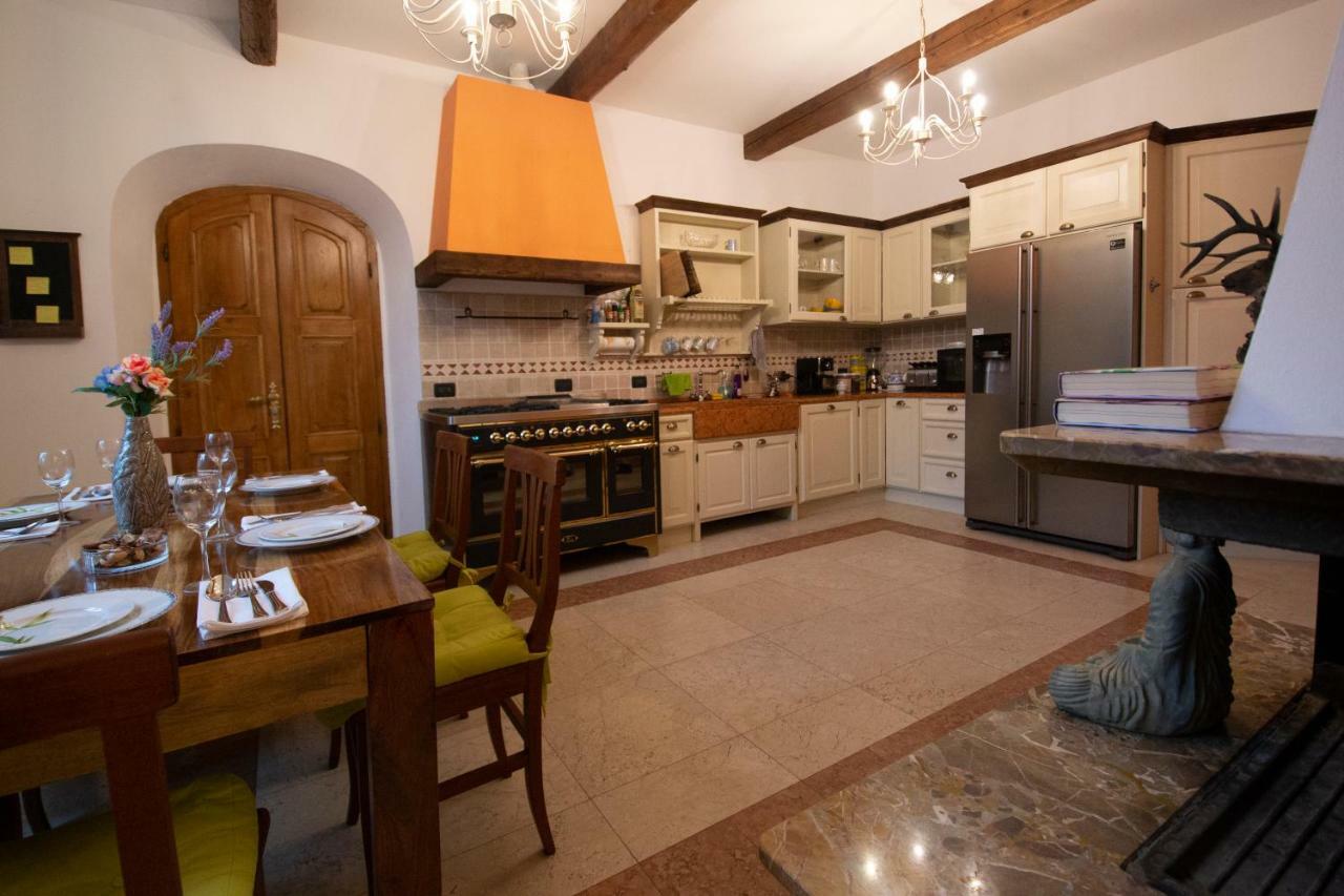 Villa Rina Deluxe And Cottage Porto Ceresio Dış mekan fotoğraf